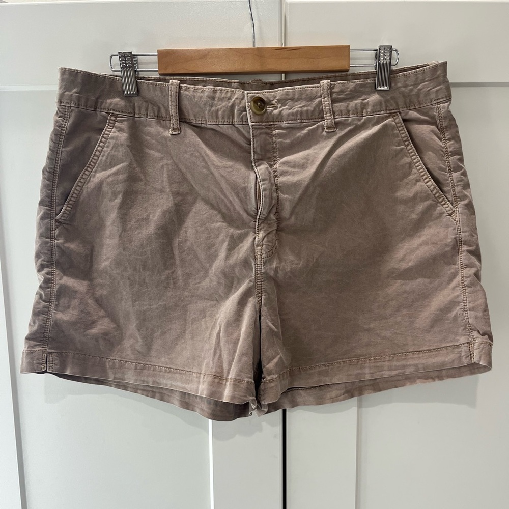 American Eagle brown Midi stretch Shorts Women's Size 18 Brown / Tan shorts